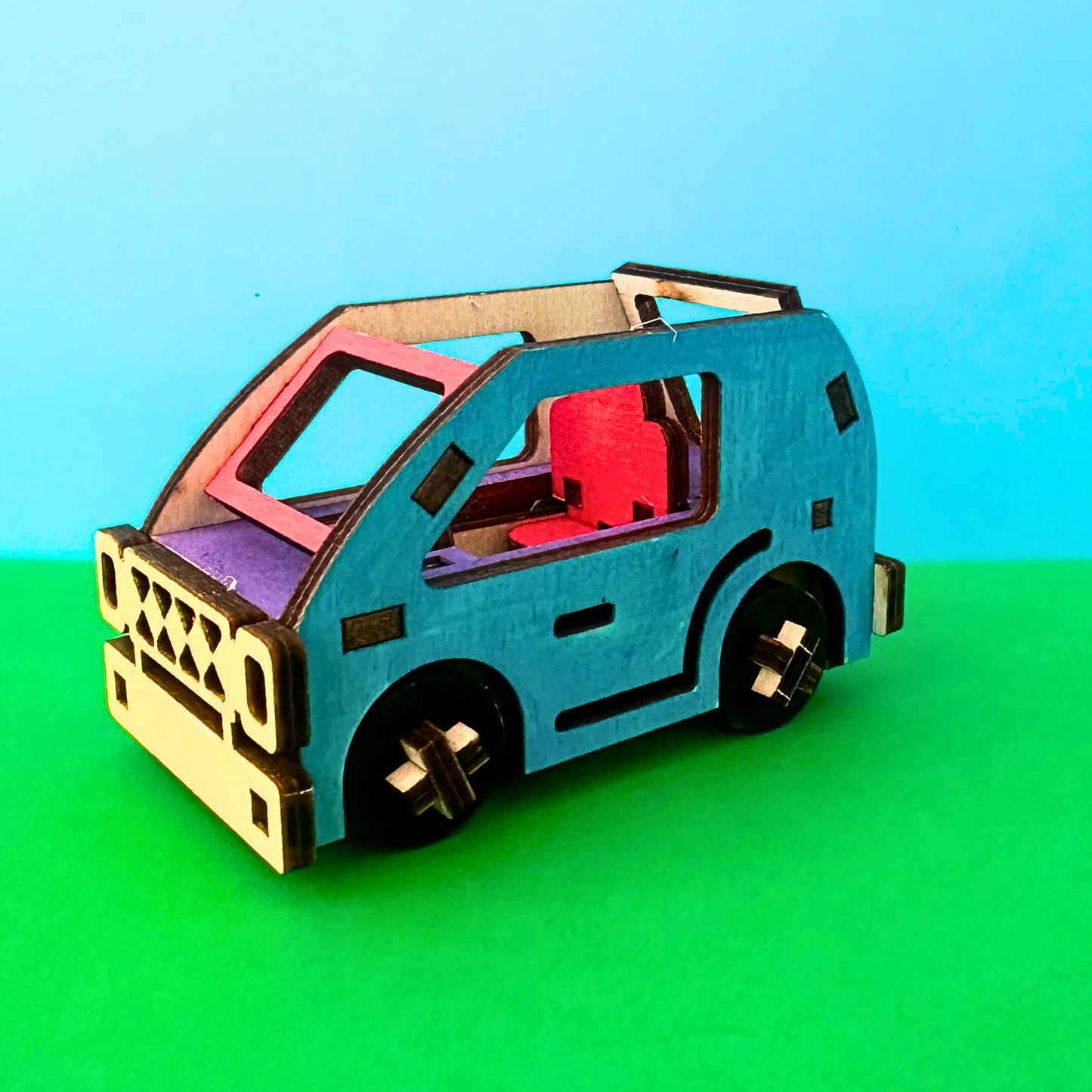 Mini Worlds Craft & Play Discovery Box